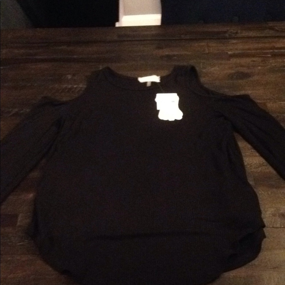 Cold shoulder knit top kids large